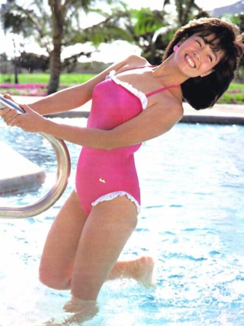 柏原芳恵 水着画像